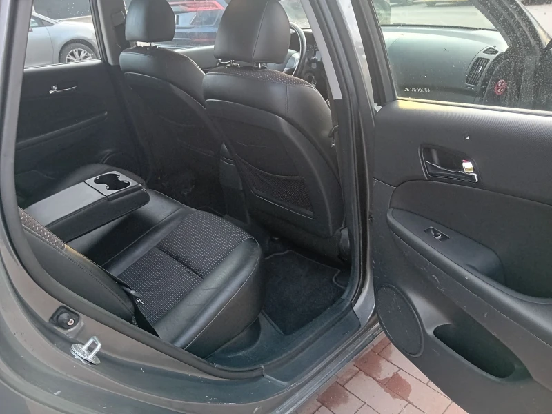 Hyundai I30 1.6i 126kc G4FC , снимка 15 - Автомобили и джипове - 53059685