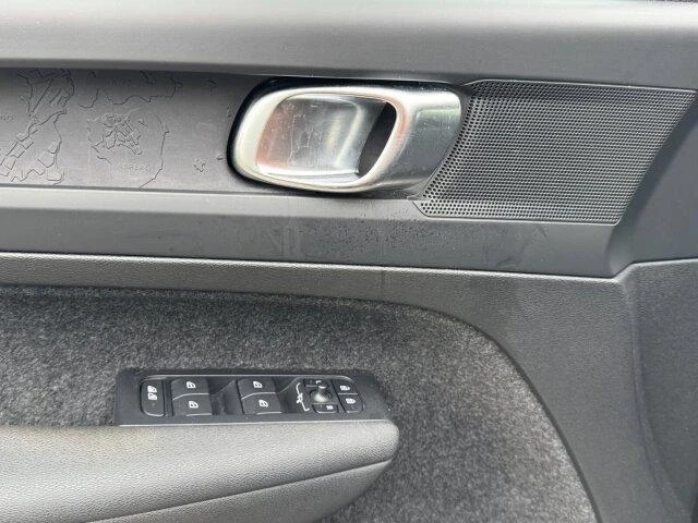 Volvo C40 Core, термопомпа, гаранция , снимка 11 - Автомобили и джипове - 54639538
