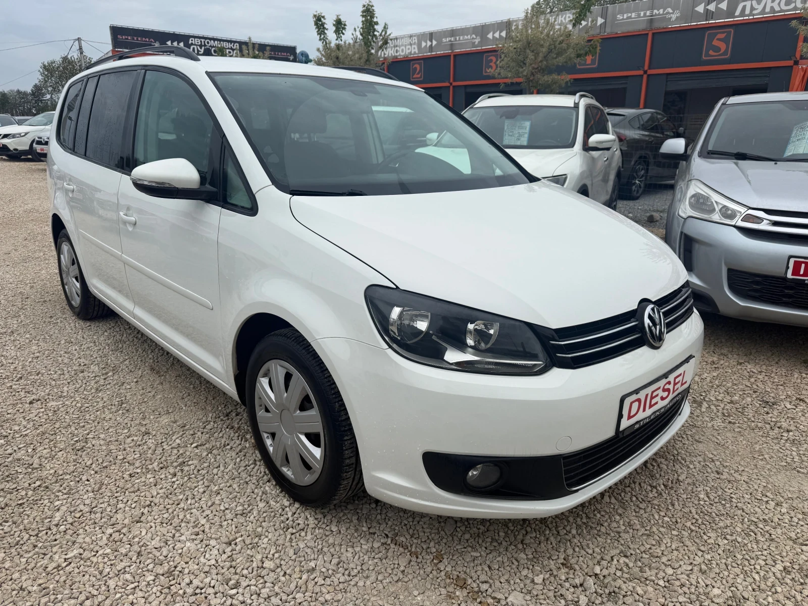 VW Touran Дизел -7 места, снимка 2 - Автомобили и джипове - 53610213