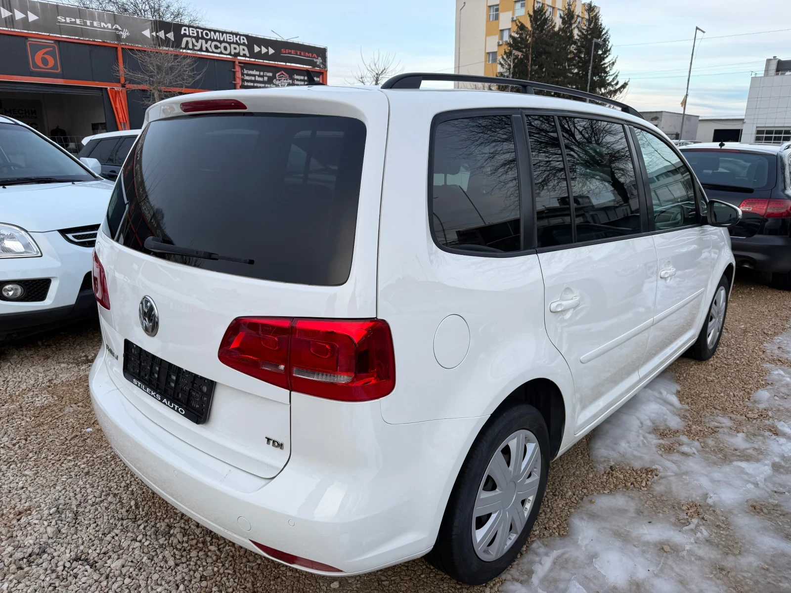 VW Touran Дизел -7 места - изображение 4