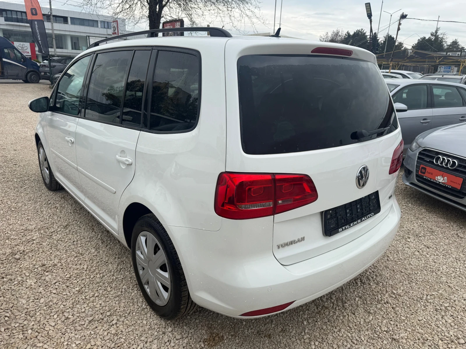 VW Touran Дизел -7 места, снимка 6 - Автомобили и джипове - 53610213