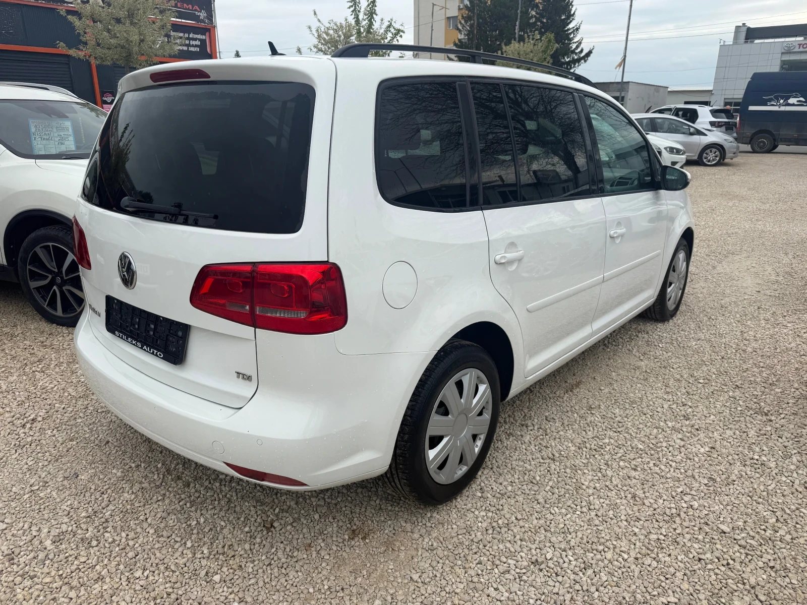 VW Touran Дизел -7 места, снимка 5 - Автомобили и джипове - 53610213