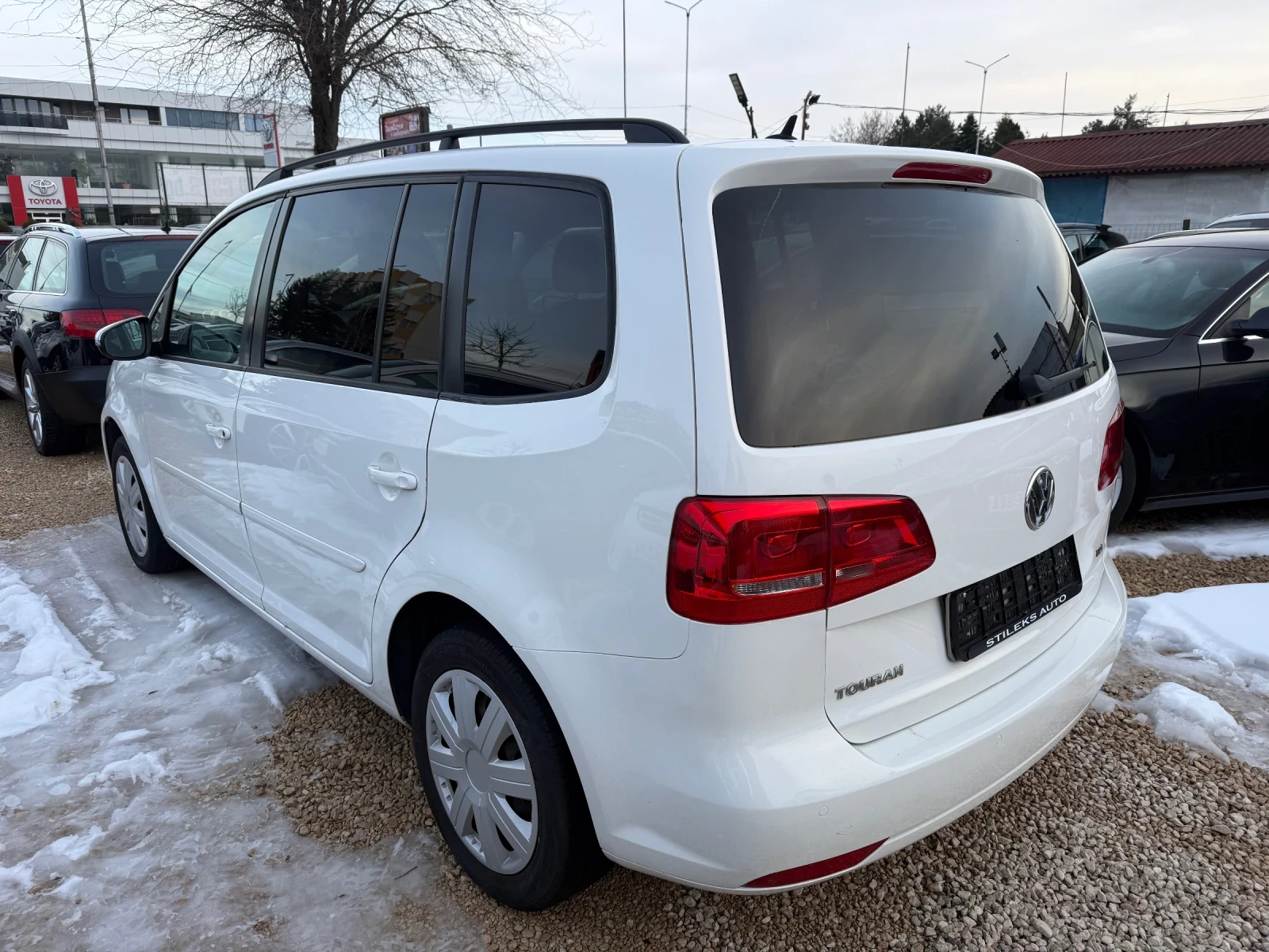 VW Touran Дизел -7 места - изображение 5