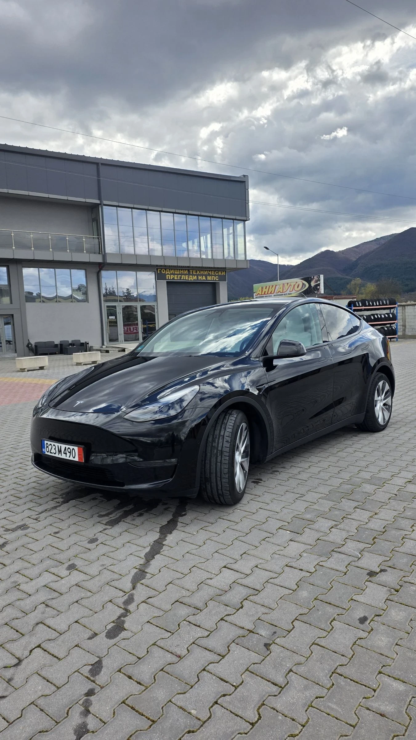 Tesla Model Y AWD DUAL MOTOR  