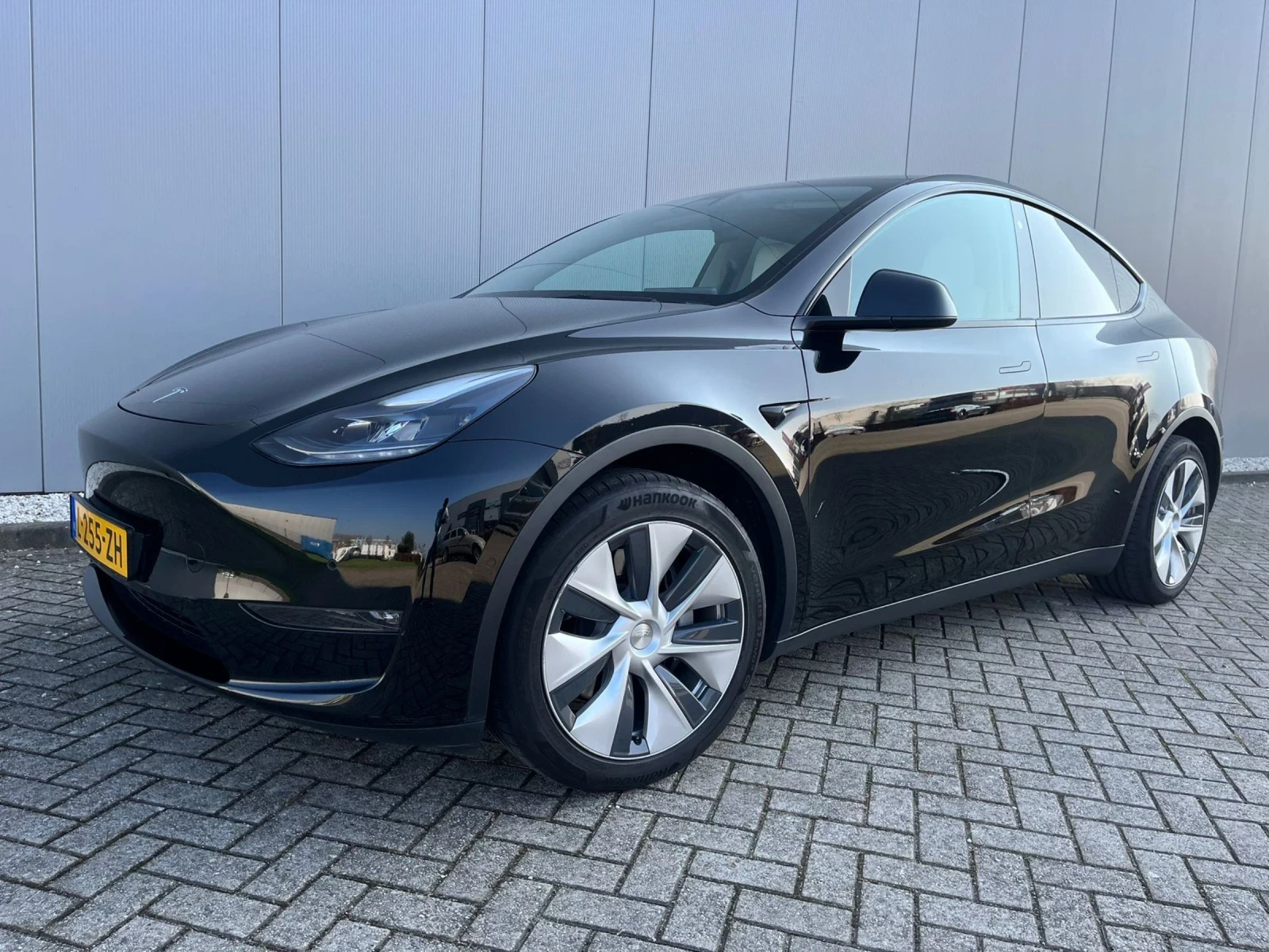 Tesla Model Y AWD DUAL MOTOR  