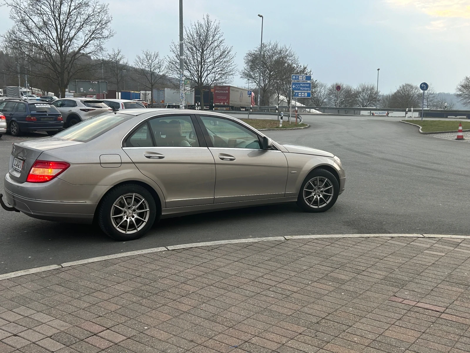 Mercedes-Benz C 220, снимка 2 - Автомобили и джипове - 53989093