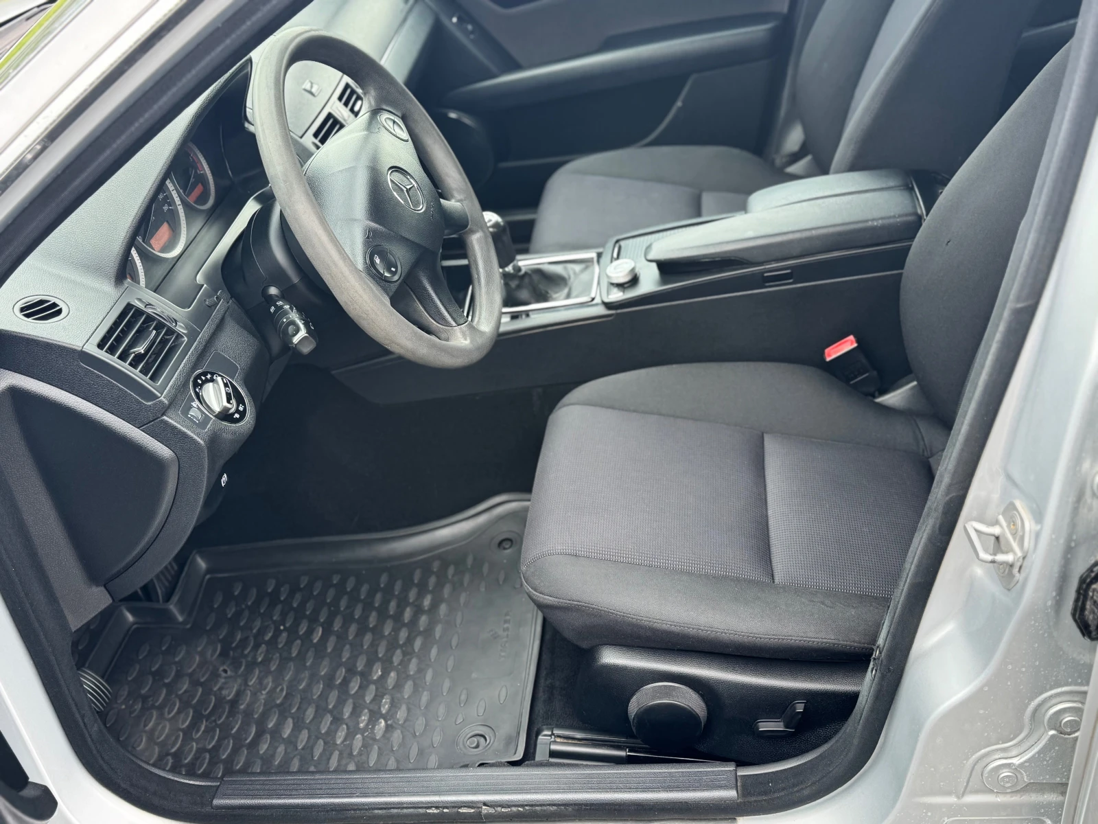 Mercedes-Benz C 220 CDI, снимка 9 - Автомобили и джипове - 54873932