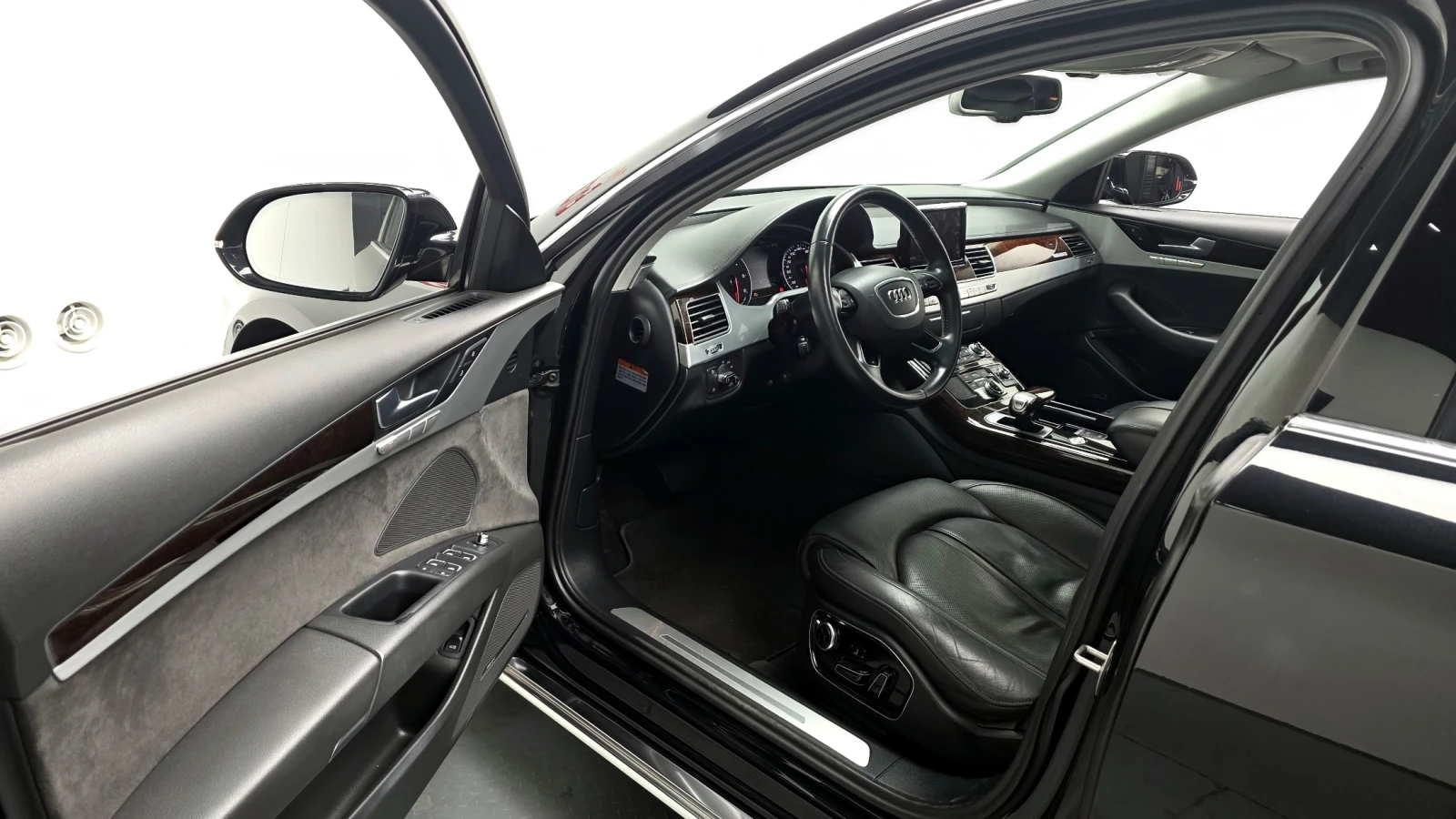 Audi A8 4.2TDI !МАСАЖИ! PANO! !360!, снимка 9 - Автомобили и джипове - 54952923