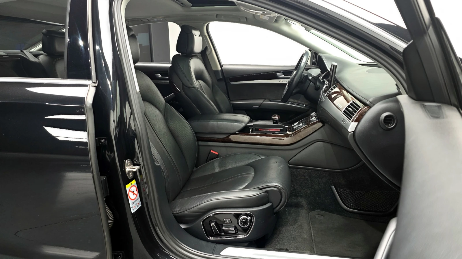 Audi A8 4.2TDI !МАСАЖИ! PANO! !360!, снимка 10 - Автомобили и джипове - 54952923