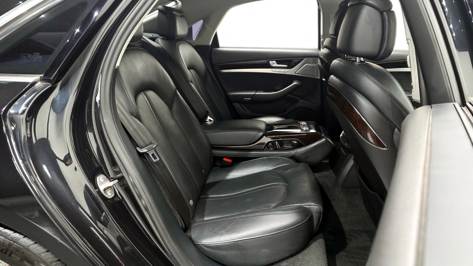 Audi A8 4.2TDI !МАСАЖИ! PANO! !360!, снимка 11 - Автомобили и джипове - 54952923