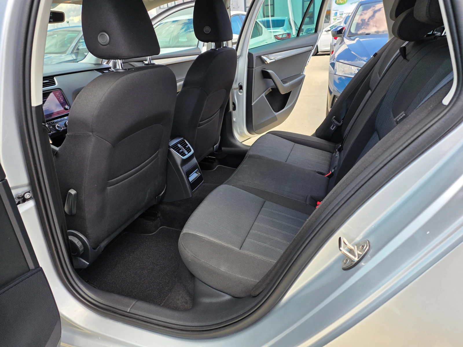 Skoda Octavia 2.0 TDI М/Т-150кс, снимка 12 - Автомобили и джипове - 55221093