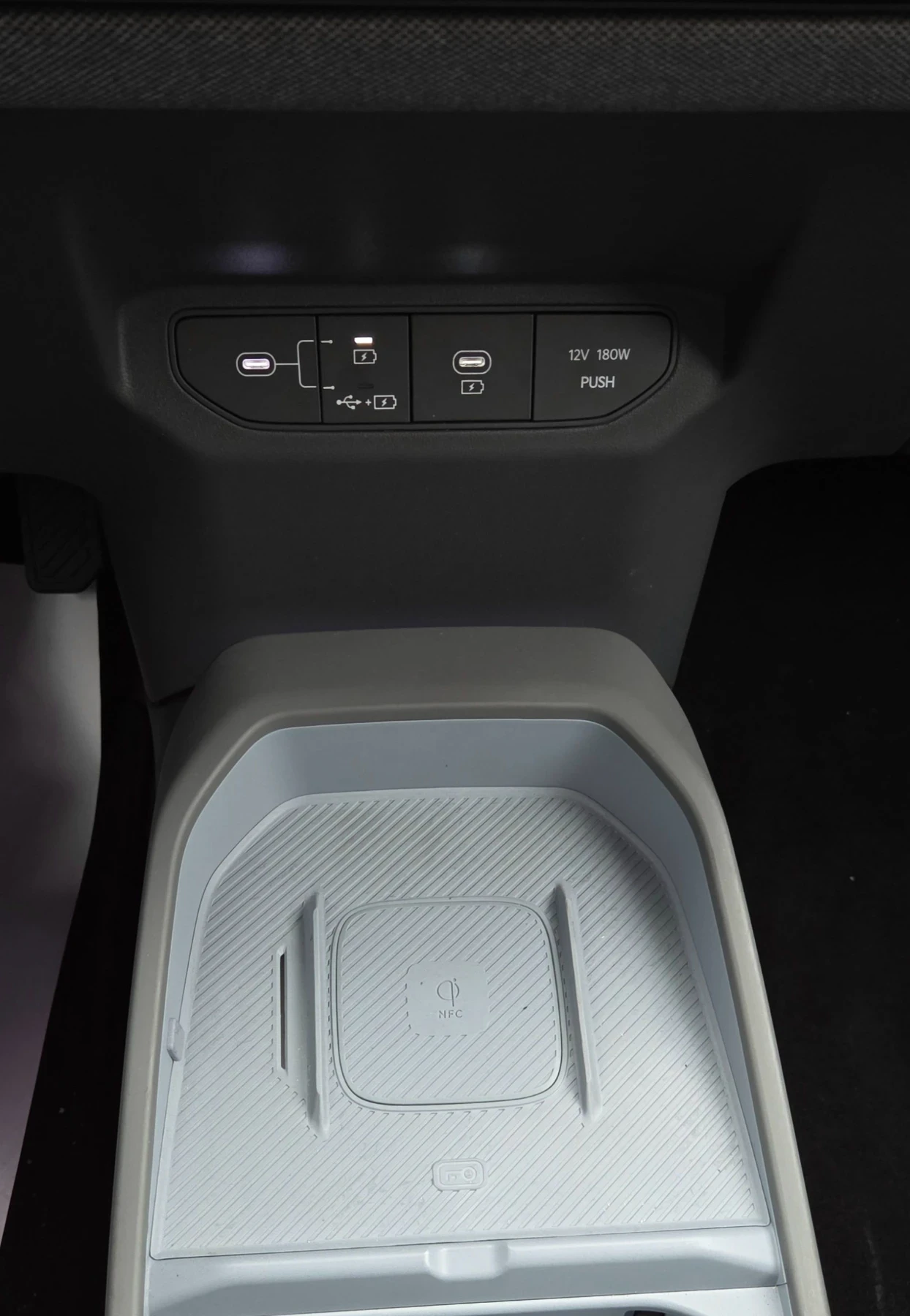 Kia EV3 81.4KWh/Long Range/Сервизна Книжка, снимка 14 - Автомобили и джипове - 56712354