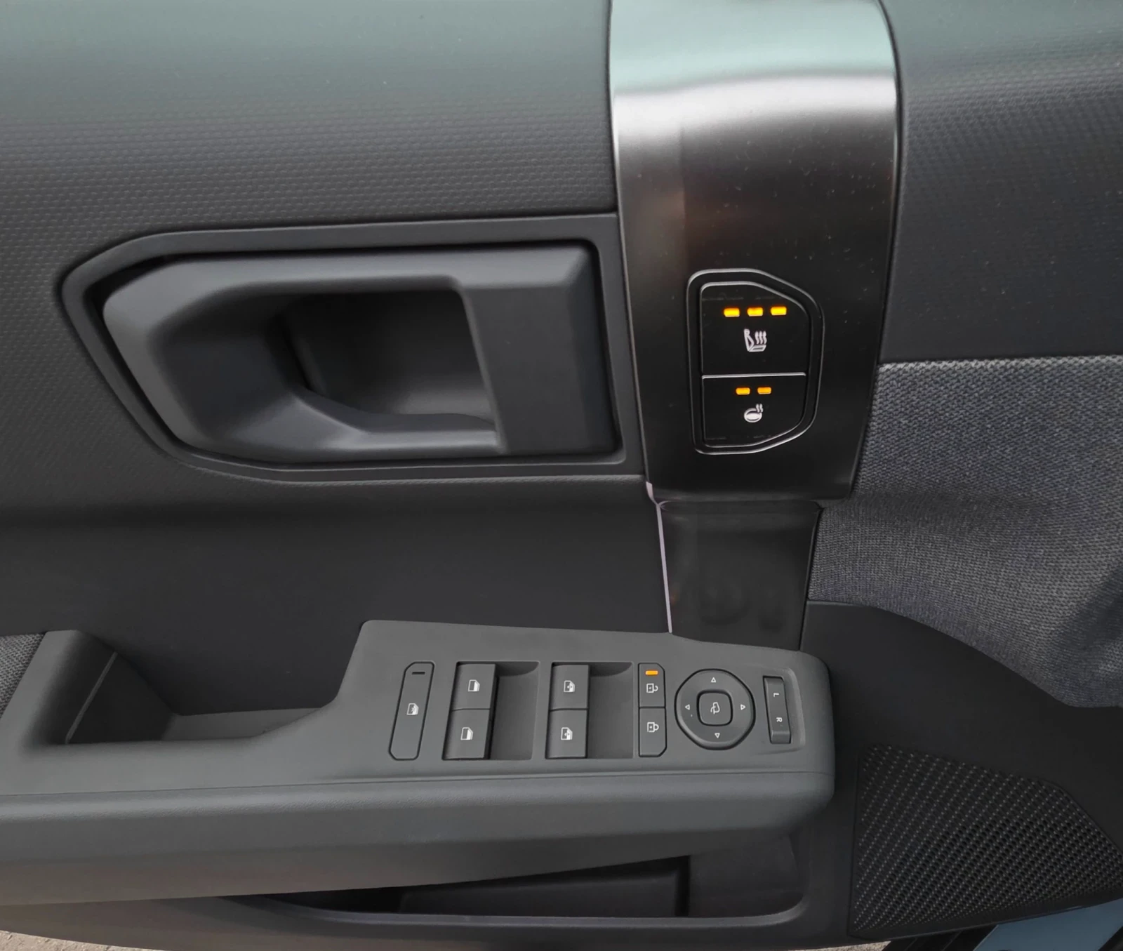 Kia EV3 81.4KWh/Long Range/Сервизна Книжка, снимка 7 - Автомобили и джипове - 56712354