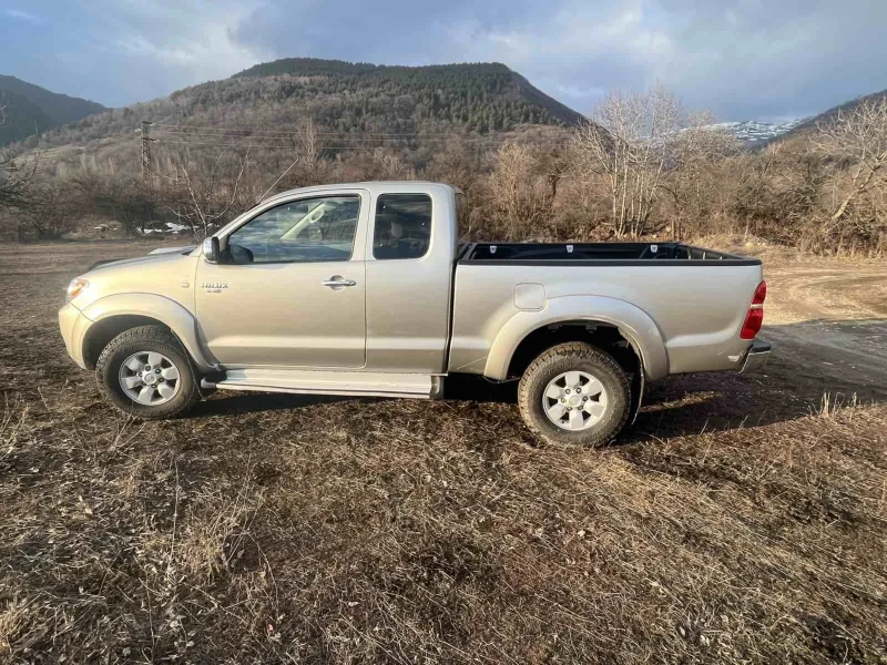 Toyota Hilux 2.5, снимка 6 - Автомобили и джипове - 48592920