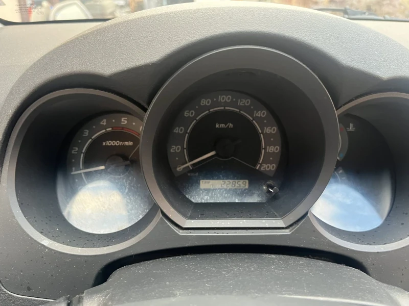 Toyota Hilux 2.5, снимка 4 - Автомобили и джипове - 48592920