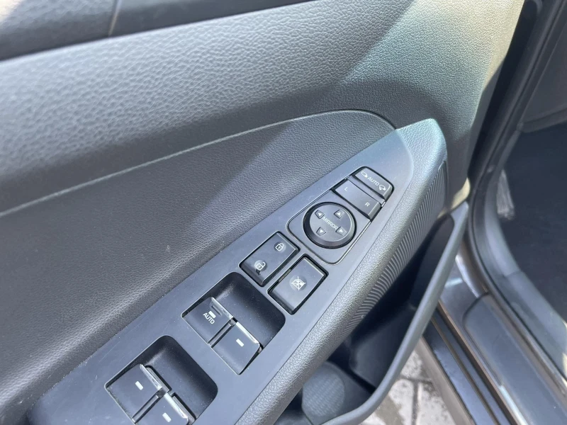 Hyundai Tucson, снимка 8 - Автомобили и джипове - 52681140