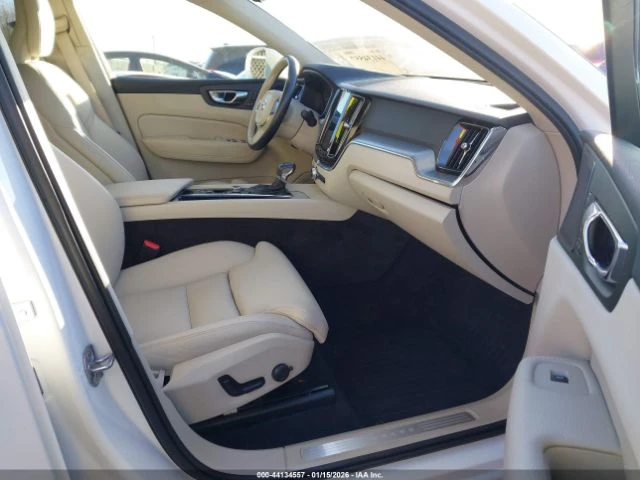 Volvo XC60 T5 MOMENTUM AWD/ЗАКУПИ ОТ 240 ЕВРО НА МЕСЕЦ, снимка 5 - Автомобили и джипове - 53271564