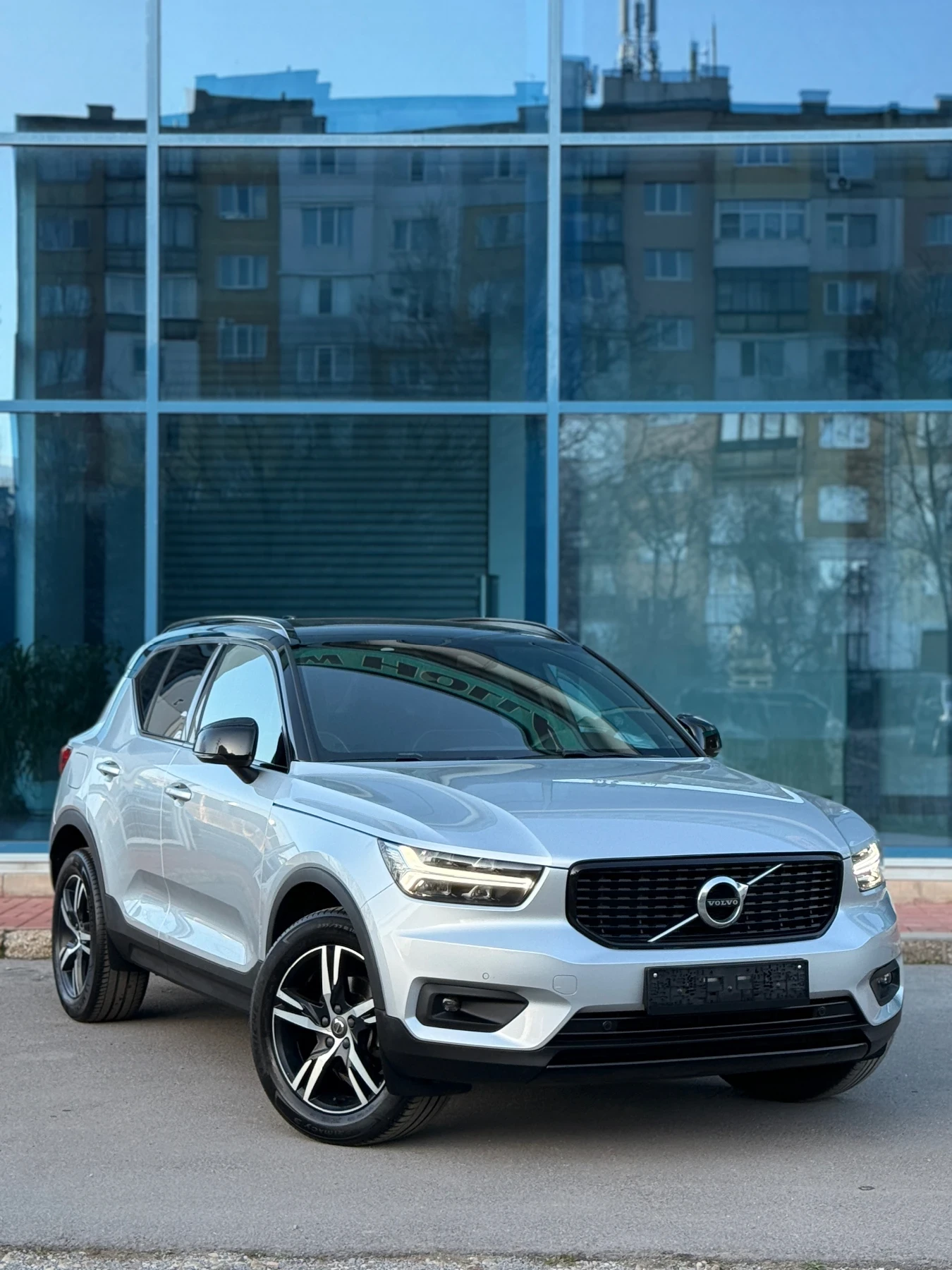 Volvo XC40 2.0D* R-DESIGN* КАТО НОВА* , снимка 16 - Автомобили и джипове - 53834670
