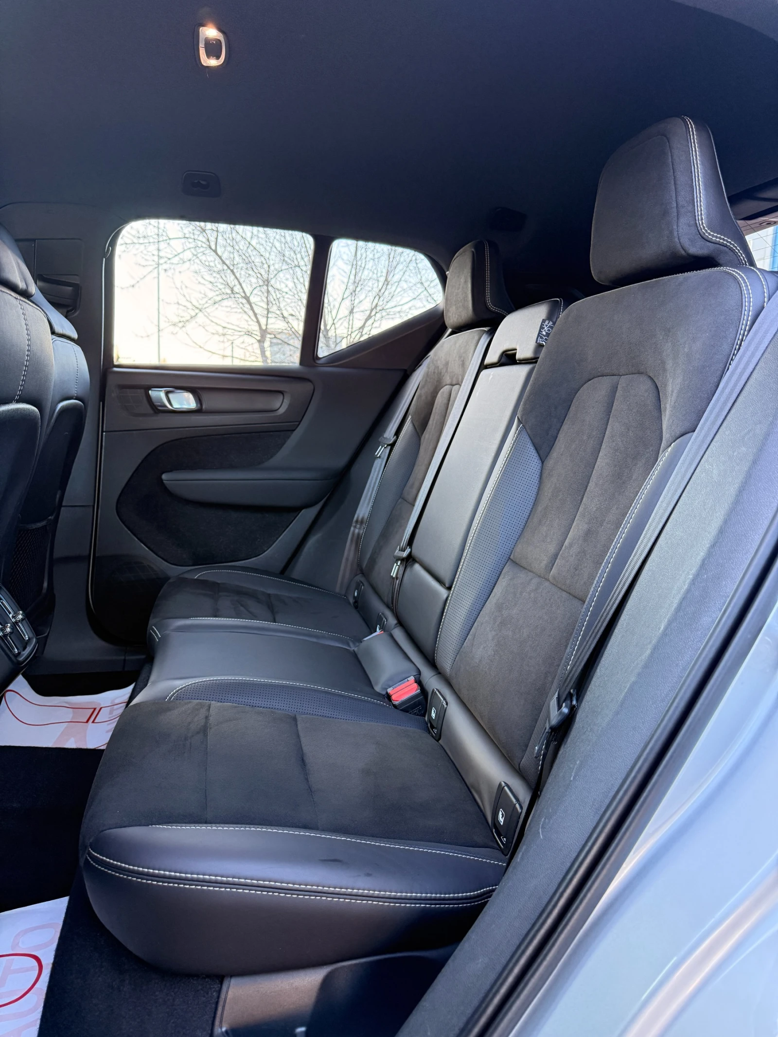 Volvo XC40 2.0D* R-DESIGN* КАТО НОВА* , снимка 9 - Автомобили и джипове - 53834670