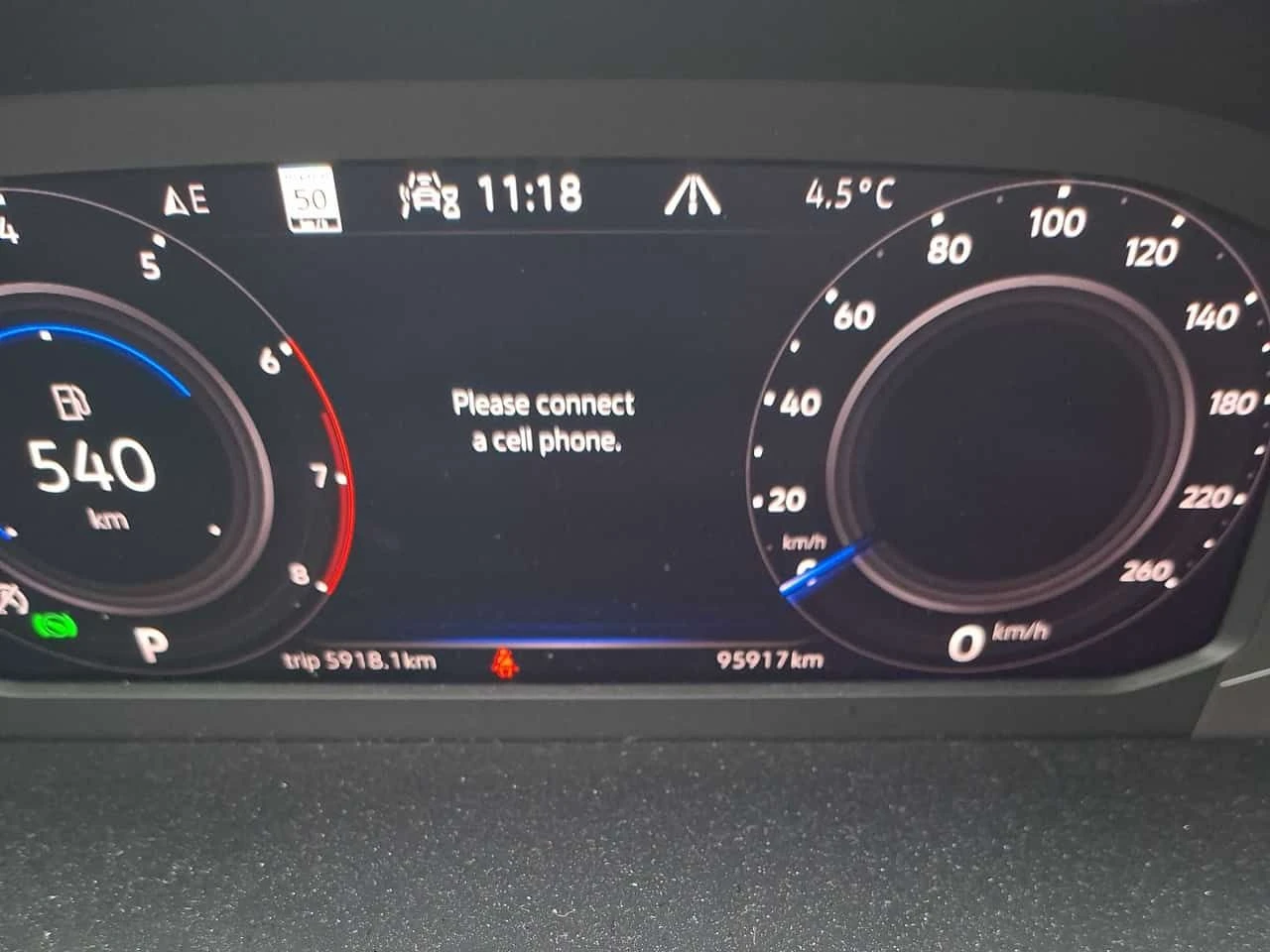 VW Tiguan * Highline R Line * ДИГИТАЛНО * ПОДГРЕВ * КАМЕРА, снимка 8 - Автомобили и джипове - 54058079