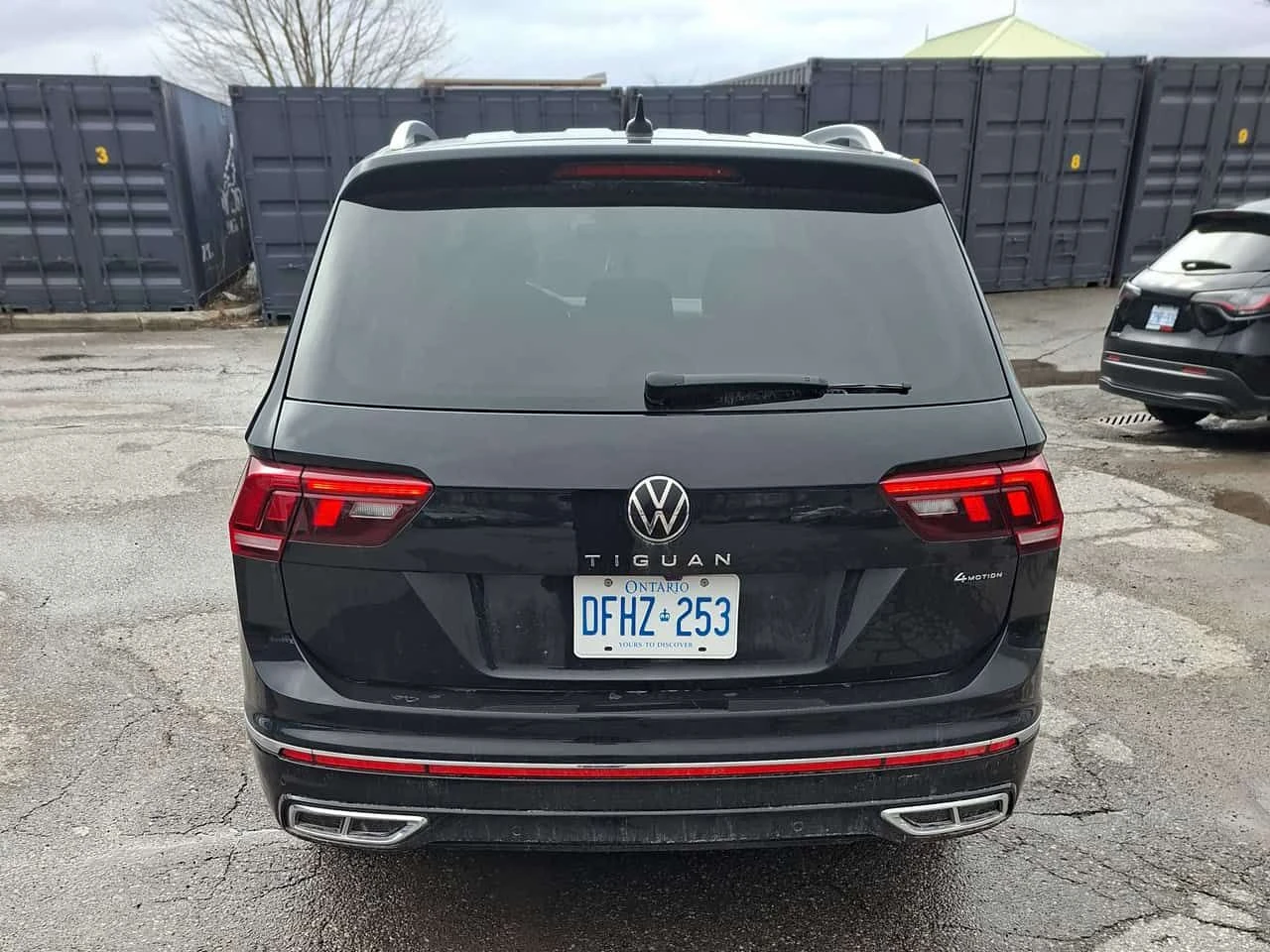 VW Tiguan * Highline R Line * ДИГИТАЛНО * ПОДГРЕВ * КАМЕРА, снимка 4 - Автомобили и джипове - 54058079