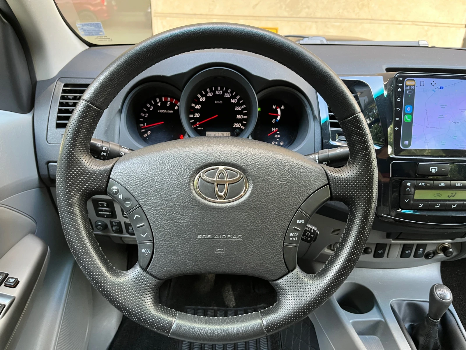 Toyota Hilux 3.0 Auto История, снимка 9 - Автомобили и джипове - 54840649