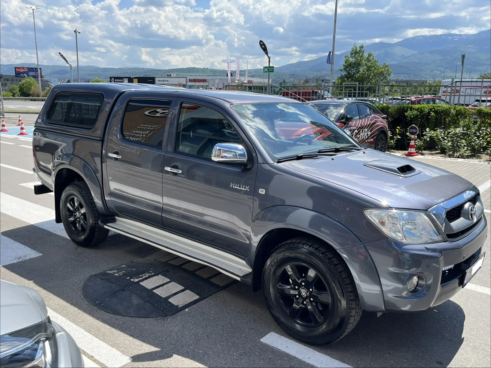 Toyota Hilux 3.0 Auto История, снимка 3 - Автомобили и джипове - 54840649