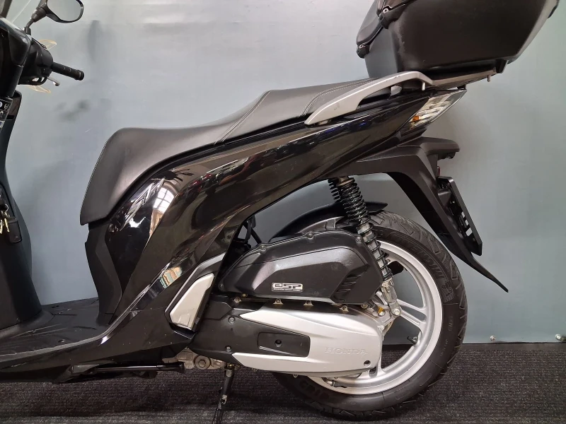 Honda Sh 150i ABS LED KEY LESS, снимка 2 - Мотоциклети и мототехника - 52044164