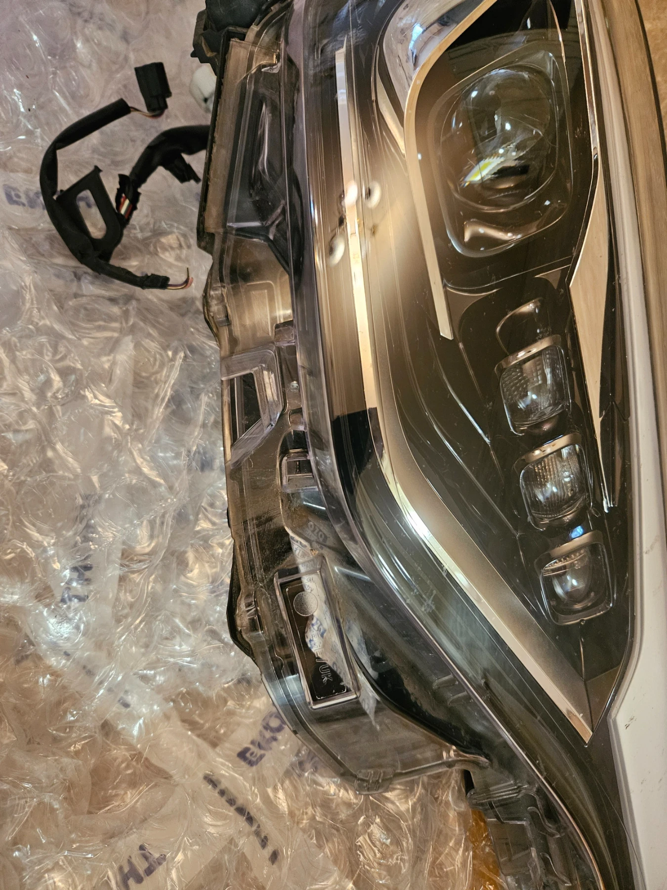 Преден десен фар за Toyota C-HR , снимка 4 - Части - 53993840