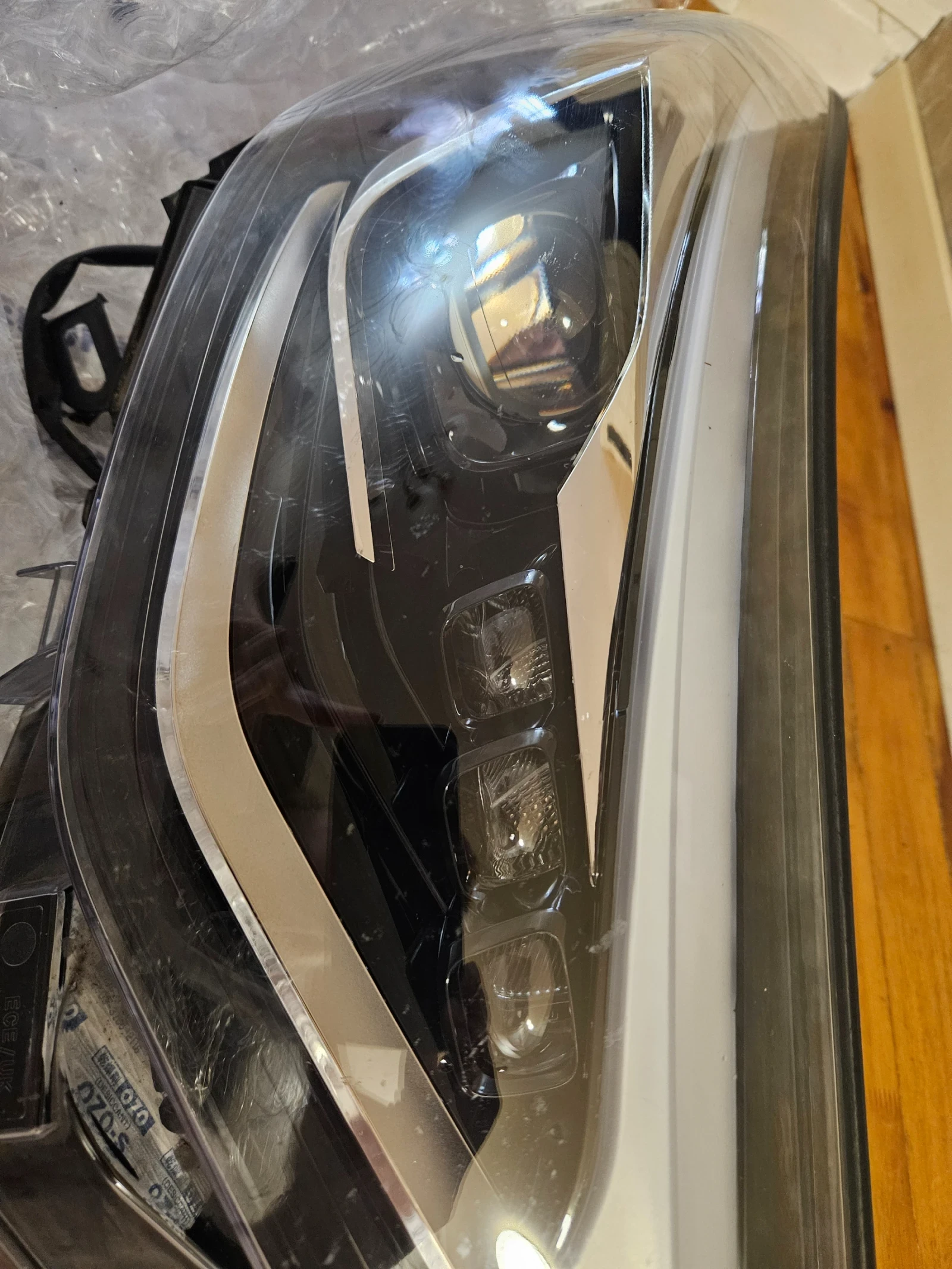 Преден десен фар за Toyota C-HR , снимка 2 - Части - 53993840