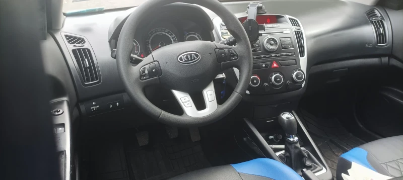 Kia Ceed Дизел , снимка 10 - Автомобили и джипове - 48352312