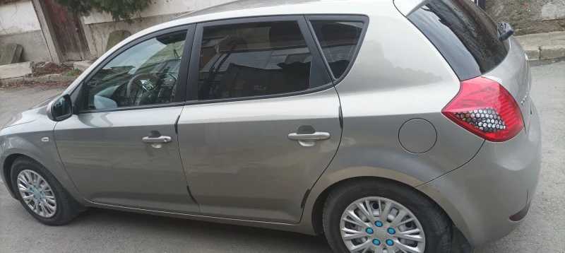 Kia Ceed Дизел , снимка 6 - Автомобили и джипове - 48352312