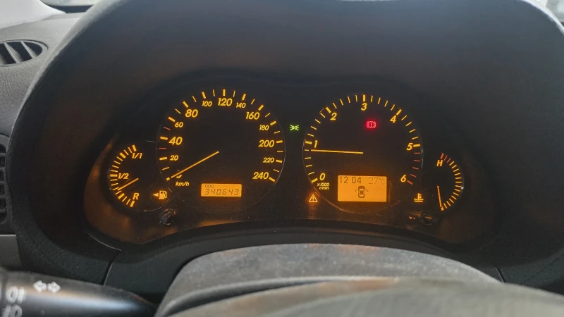 Toyota Avensis, снимка 11 - Автомобили и джипове - 52449491