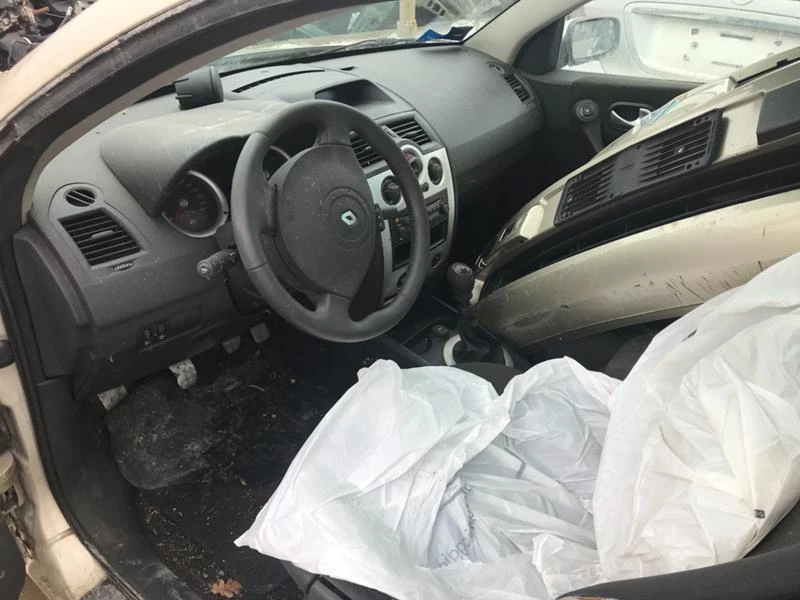 Renault Megane 1.9DCI, снимка 6 - Автомобили и джипове - 20704190