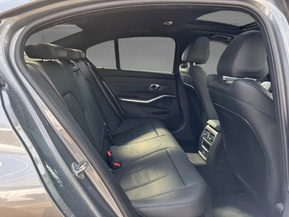 BMW 330 i xDrive = M-Sport = �������� | Mobile.bg � ����������� 8