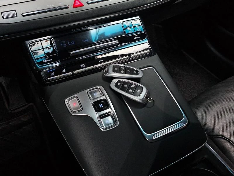 Hyundai Grandeur 3.0 Automatic, снимка 12 - Автомобили и джипове - 55656063