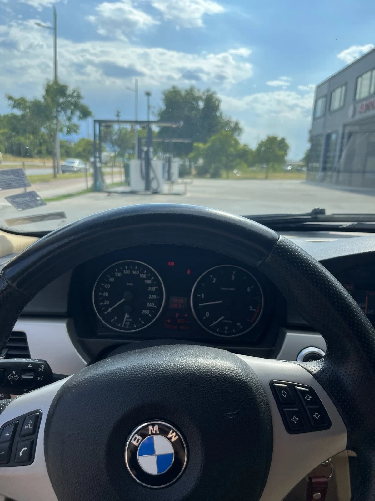 BMW 330 231 к.с., автомат, 4x4, мултимедия - изображение 7