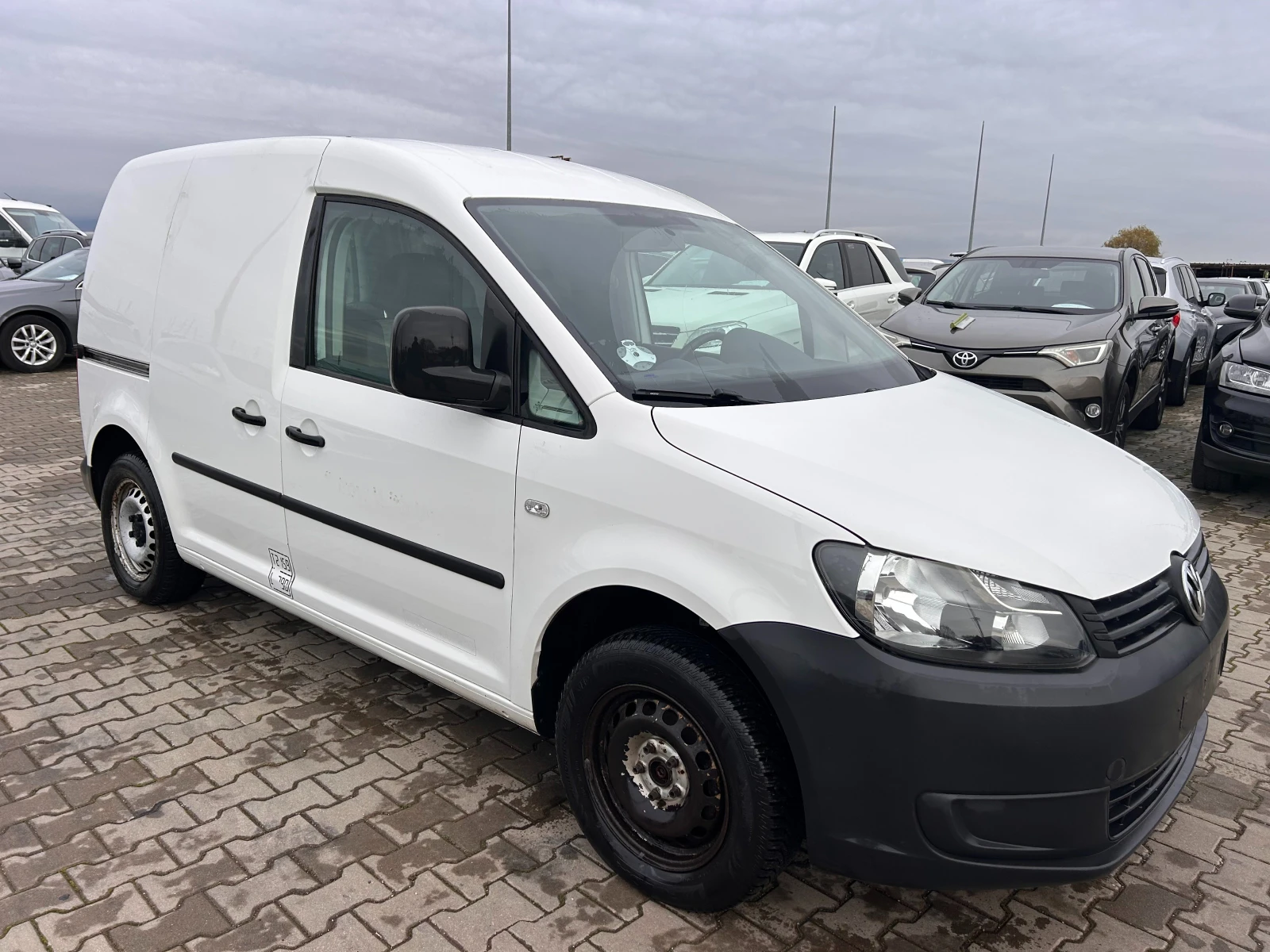 VW Caddy 1.6TDI 1+ 1 EURO 5 - изображение 4