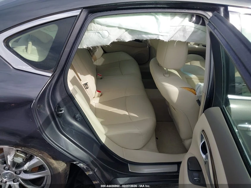 Infiniti Q70 3.7l 3.7X, снимка 8 - Автомобили и джипове - 54141513