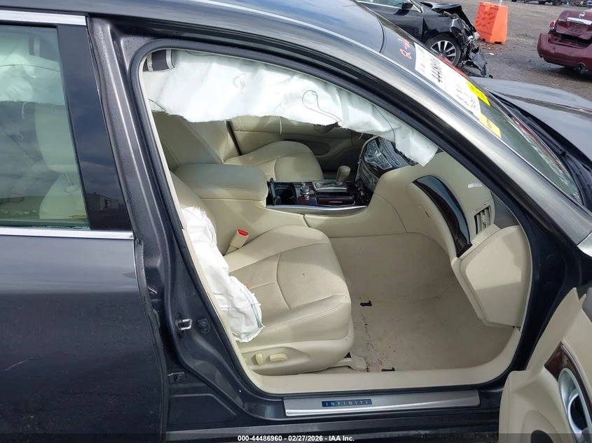 Infiniti Q70 3.7l 3.7X, снимка 5 - Автомобили и джипове - 54141513