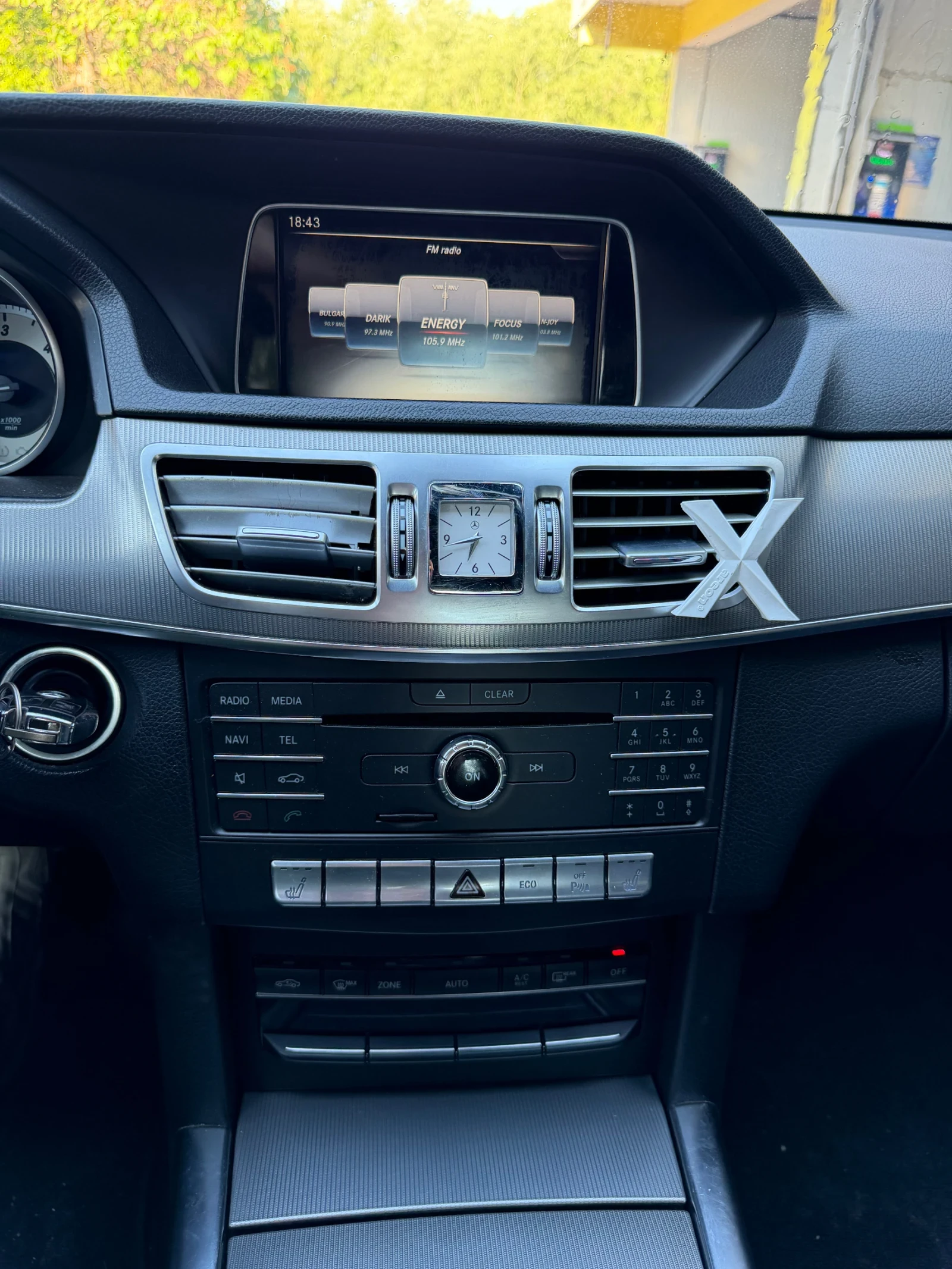 Mercedes-Benz E 220, снимка 13 - Автомобили и джипове - 54601133