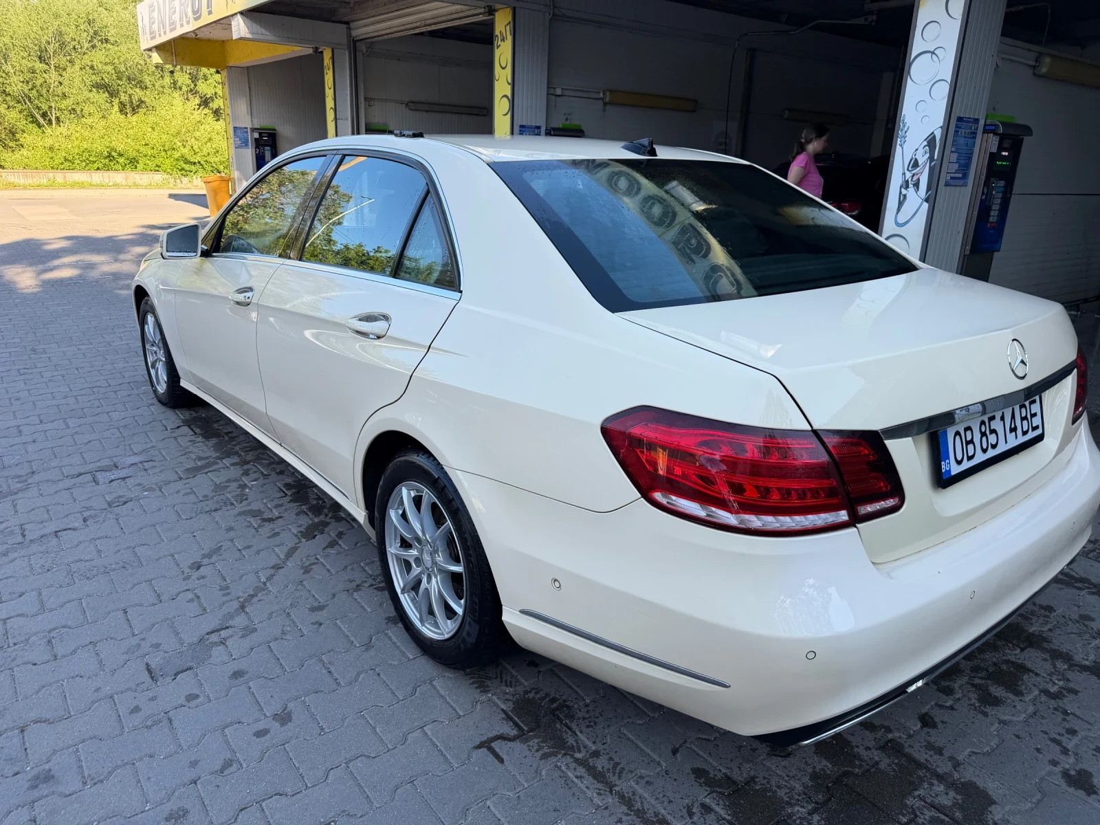 Mercedes-Benz E 220, снимка 6 - Автомобили и джипове - 54601133