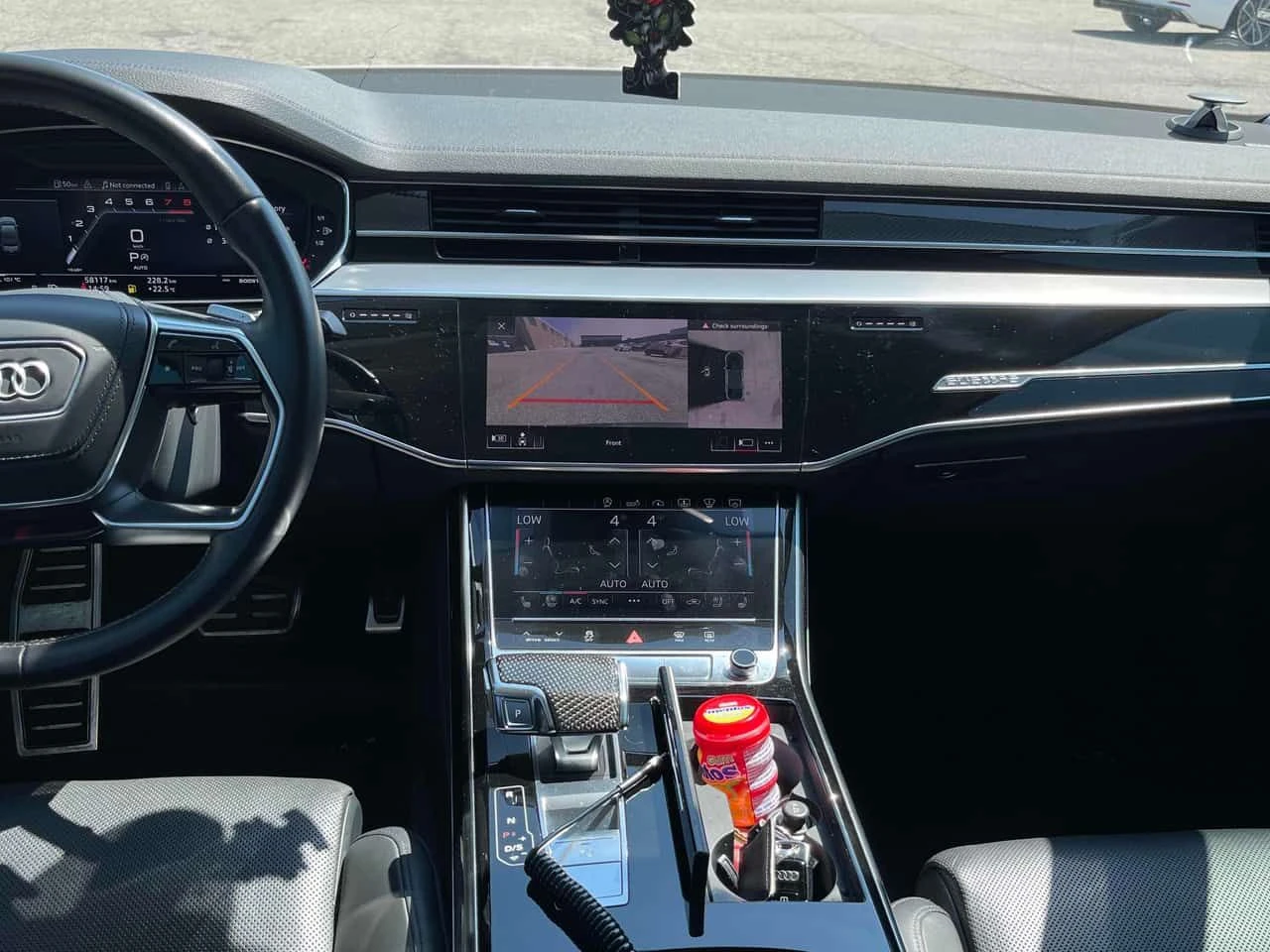 Audi S8 4.0 TFSI * ДИСТРОНИК* МАСАЖИ* 360 КАМЕРА* ОБДУХВАН, снимка 9 - Автомобили и джипове - 54703012