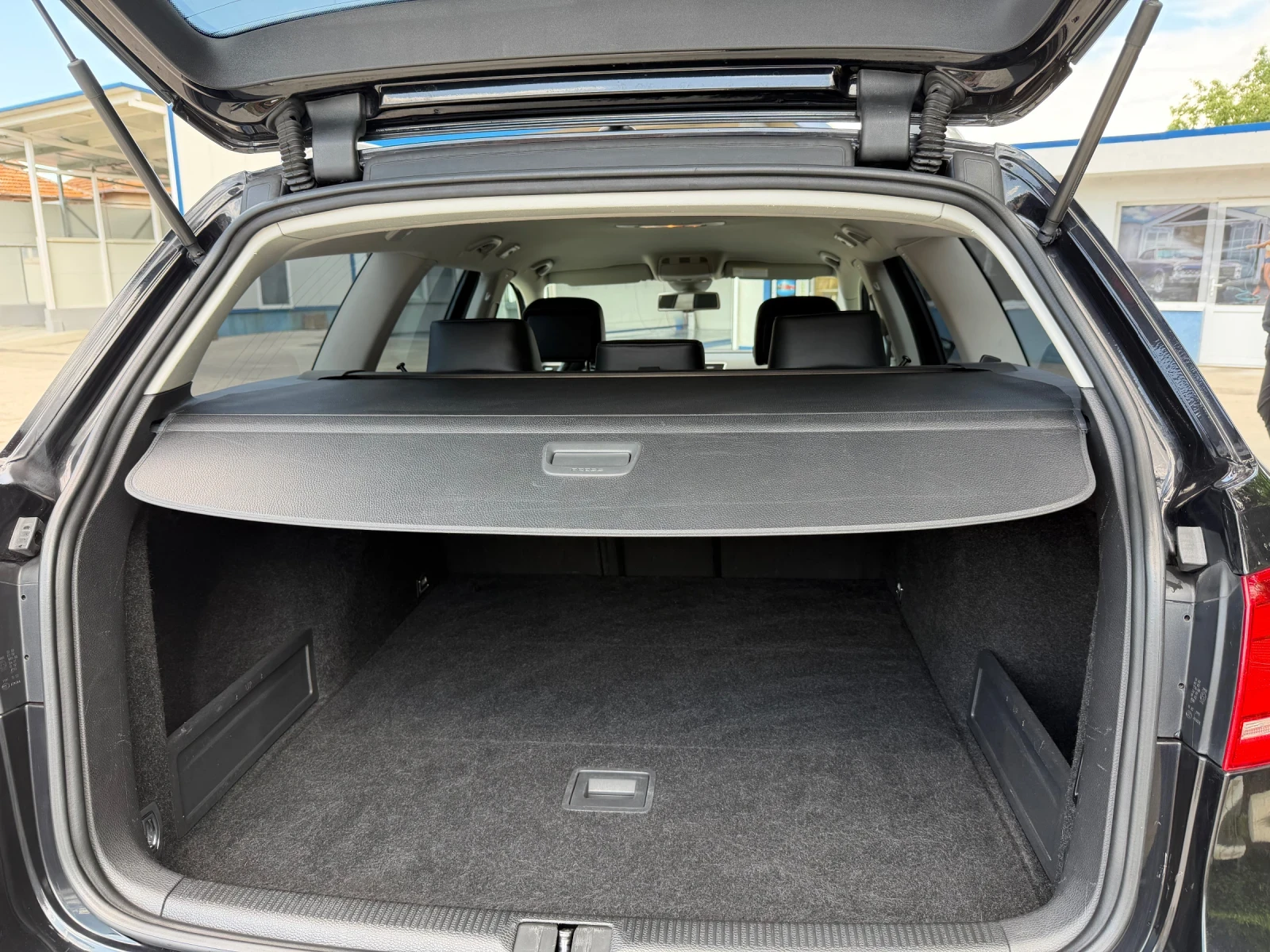 VW Passat 2.0 TDI Highline 170кс-229000КМ-DISTR-СЕРВ. ИСТ., снимка 13 - Автомобили и джипове - 54761191