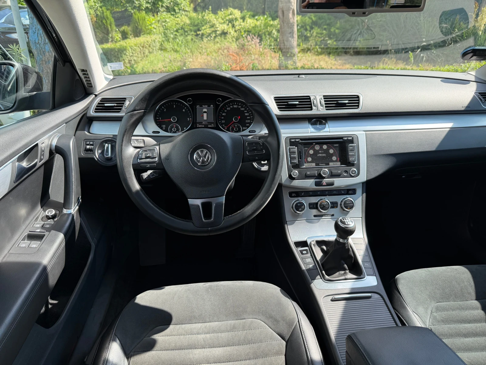 VW Passat 2.0 TDI Highline 170кс-229000КМ-DISTR-СЕРВ. ИСТ., снимка 11 - Автомобили и джипове - 54761191