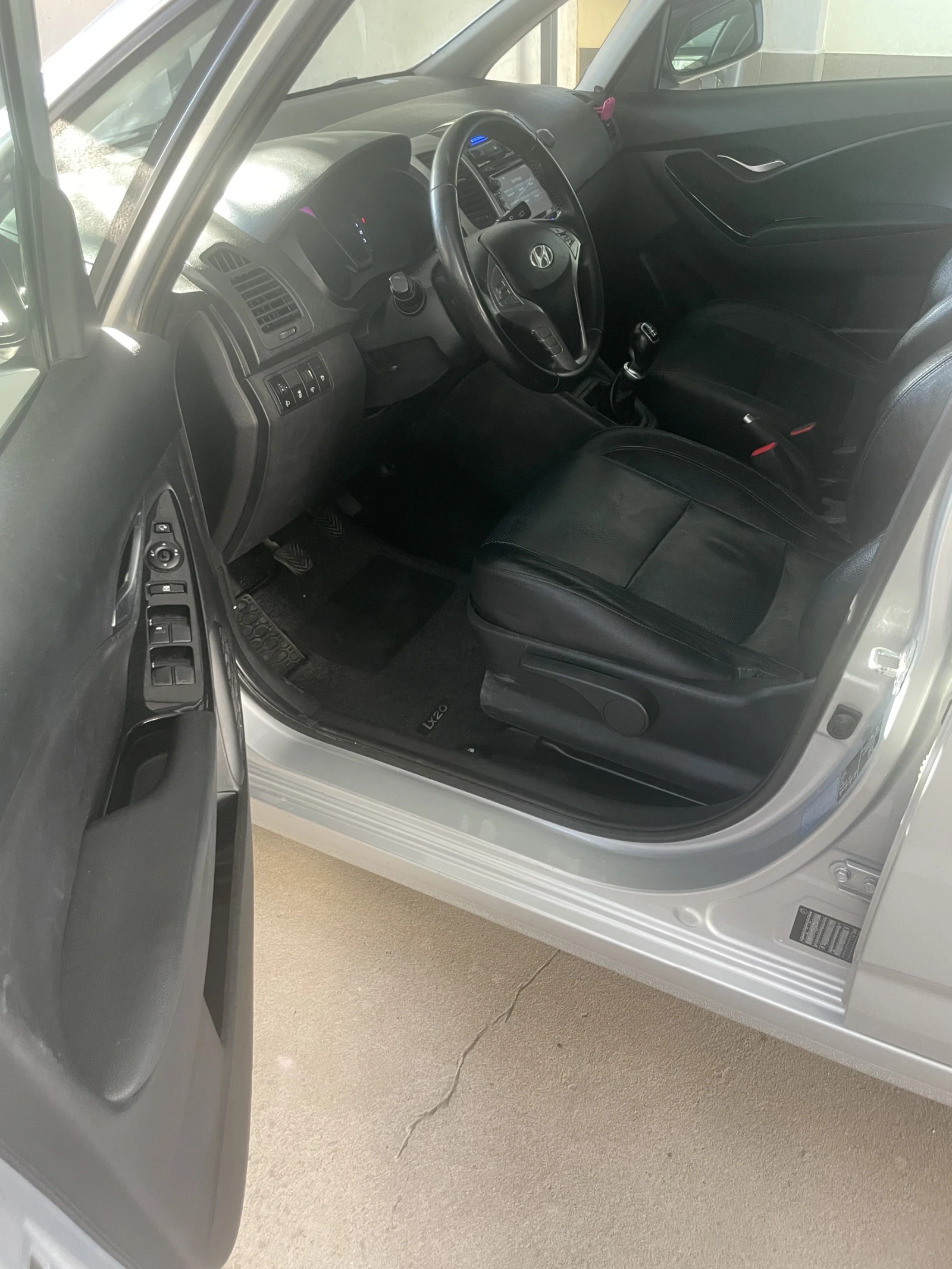Hyundai Ix20, снимка 11 - Автомобили и джипове - 55658298