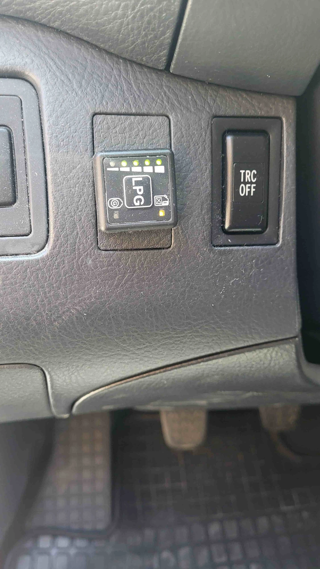 Toyota Avensis 1.8, снимка 6 - Автомобили и джипове - 55738215