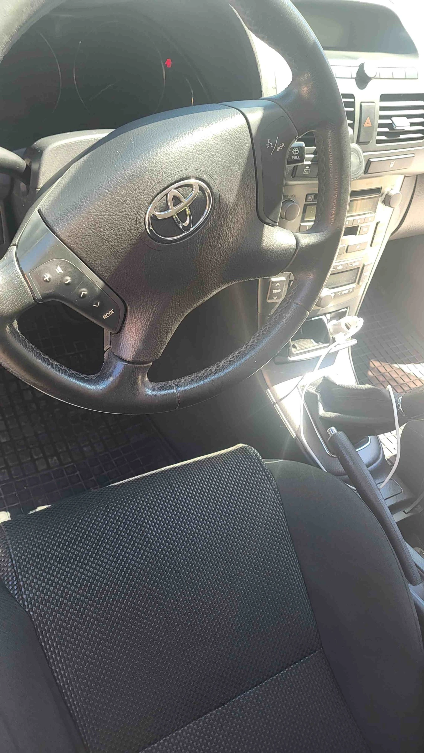 Toyota Avensis 1.8, снимка 4 - Автомобили и джипове - 55738215