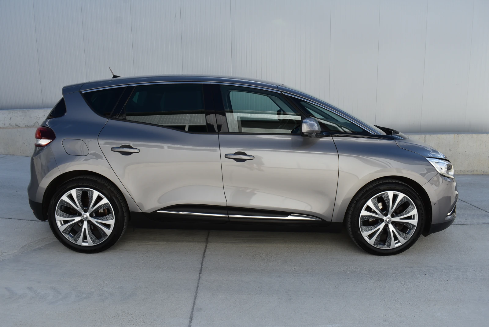 Renault Scenic 1.5DCI/INTENCE/AUTOMAT/KEYLESS/EURO6/ITALY/TOP!!!, снимка 6 - Автомобили и джипове - 55955079
