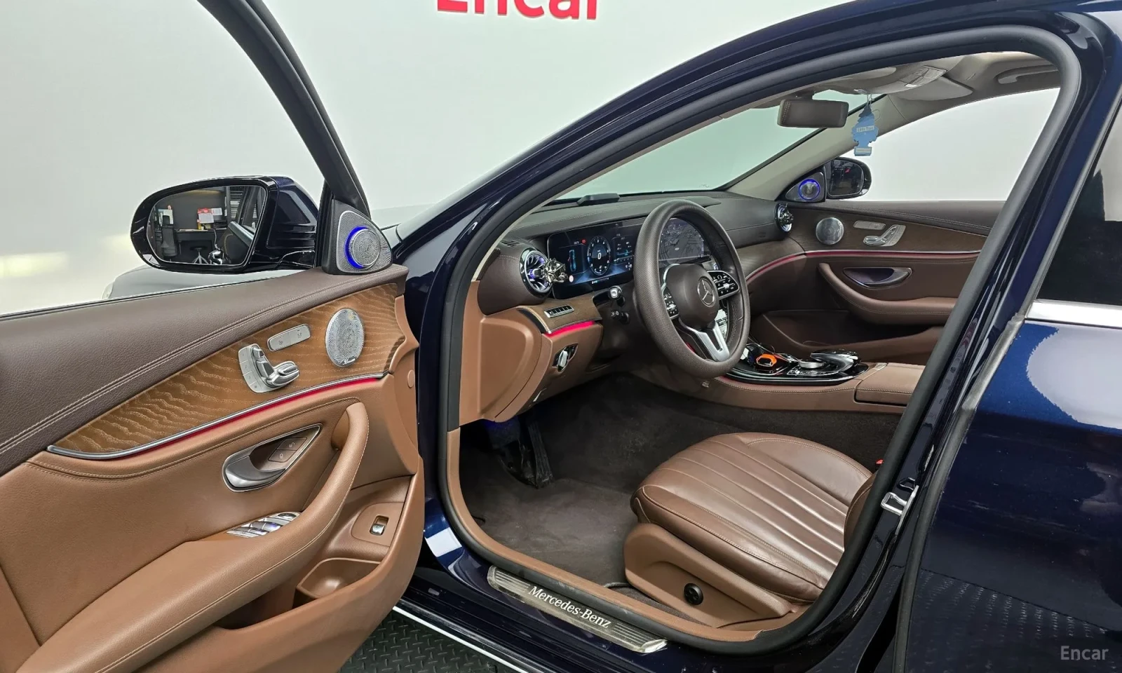 Mercedes-Benz E 220 Head up\3D Burmester\ Digitalno tablo, снимка 10 - Автомобили и джипове - 56185234